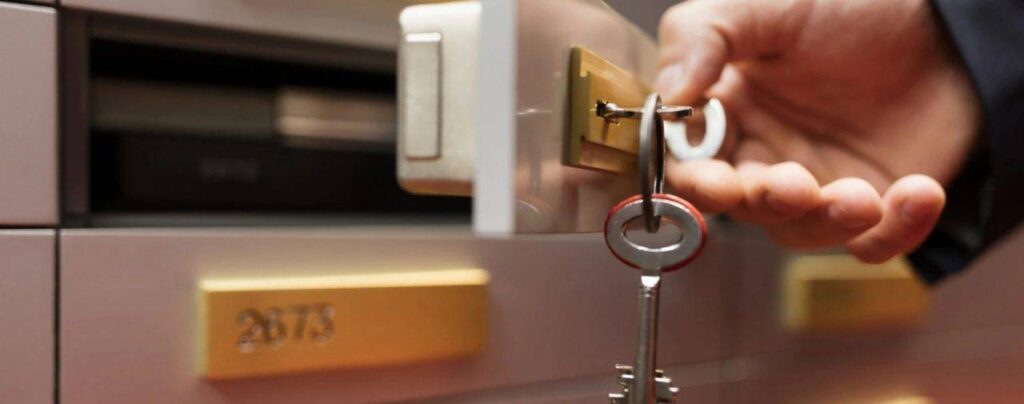 La revelación de información fiscal y bancaria, sin una causa judicial de por medio, conduce claramente a la violación de la privacidad de las personas