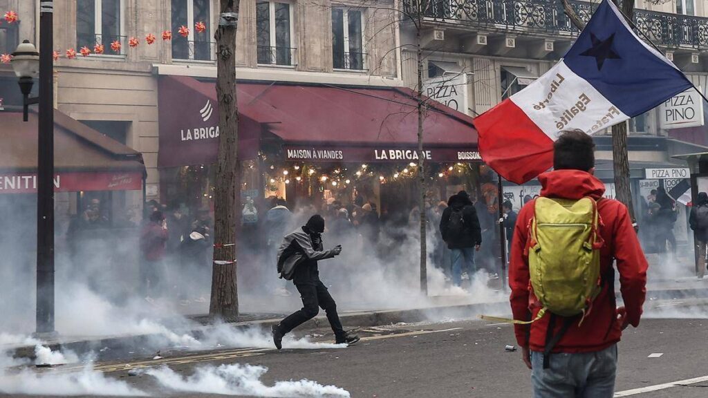 Destrucción, robos, asesinatos, violaciones de mujeres y niños, quema de autos y de edificios, bombas, enfrentamientos con la policía, terrorismo… de fondo, el multiculturalismo