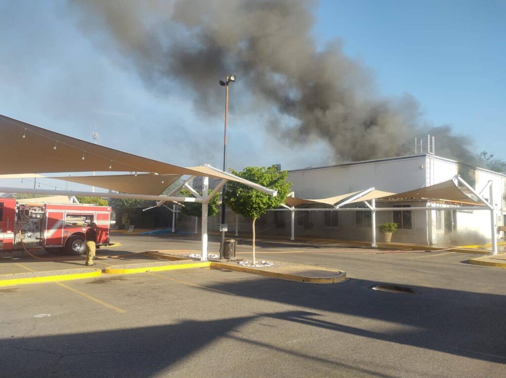 Lo anterior lo confirmó el Jefe del Departamento de Bomberos, Matty Ortega, quien detalló que analizarán las posibles causas del incendio.