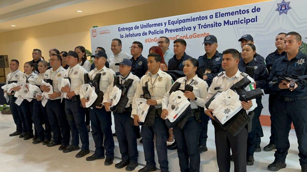 Equipamiento anti balístico y uniformes, recibió la corporación de la policía municipal de Hermosillo este lunes. Una inversión de $14 mlls de pesos