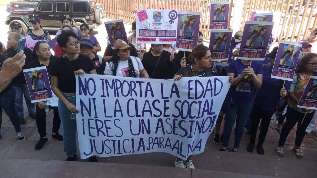 cientos de sonorense salieron a las calles para marchar en Ciudad Obregón para exigir justicia por el asesinato de Alma Lourdes
