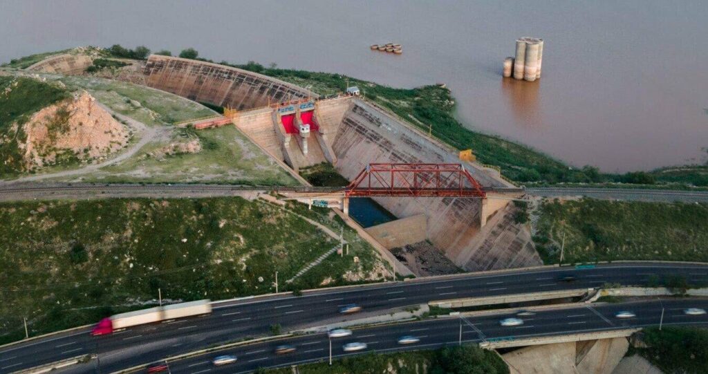 La propuesta de construir un desarrollo urbano en el vaso de la presa Abelardo L. Rodríguez en Sonora es un desafío que tiene varias