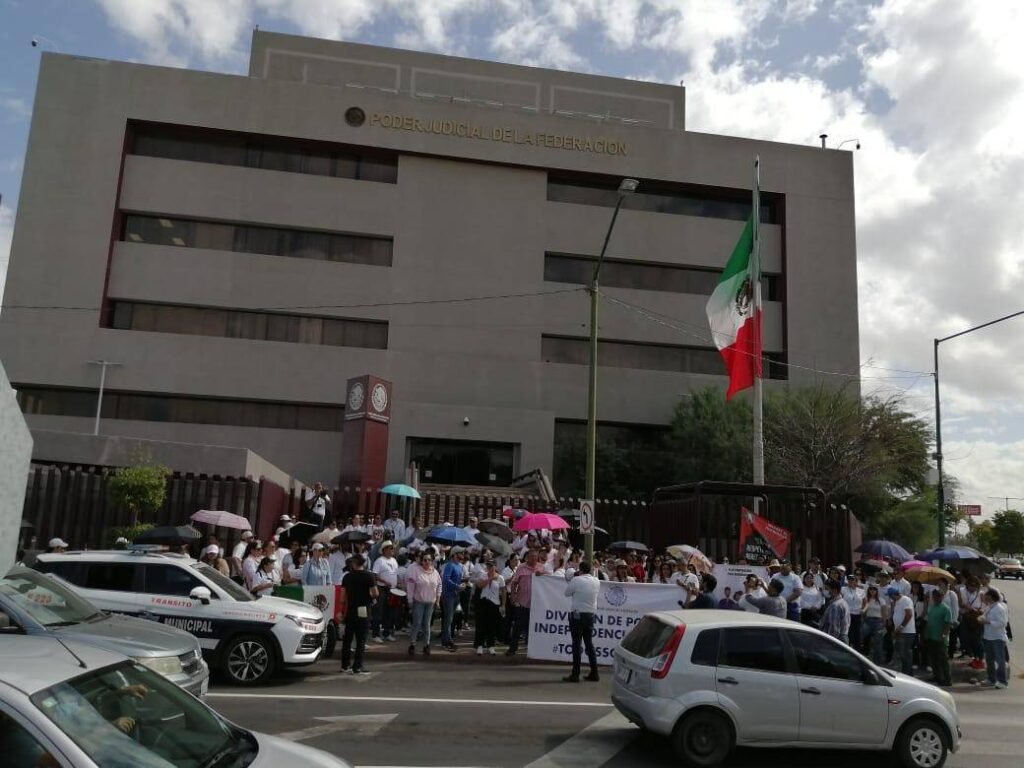 Por tercer día consecutivo los manifestantes del PJF tomaron una de las principales calles de la ciudad por la cancelación de fideicomisos
