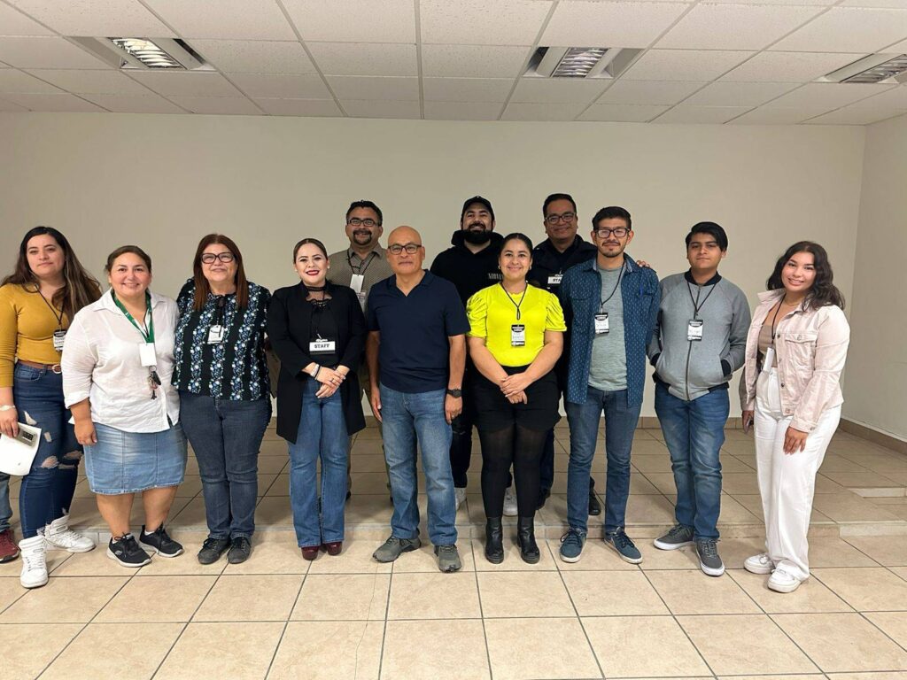 Los medios de comunicación recibimos un taller de foto periodismo el cual fue impartido por el maestro Jorge Cervera Méndez