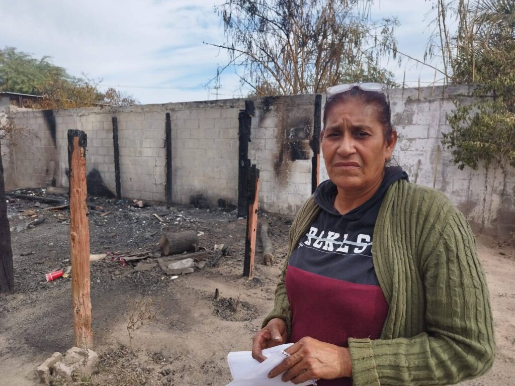 Un incendio originado por un corto circuito le arrebató, de manera inesperada, todas las pertenencias a la señora Teresa Yesenia Salido Millán