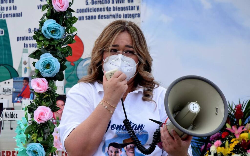 Aparecieron pintas alusivas a Guillermo Díaz director general de CONALEP, justo enfrente de las ruinas de la estancia infantil
