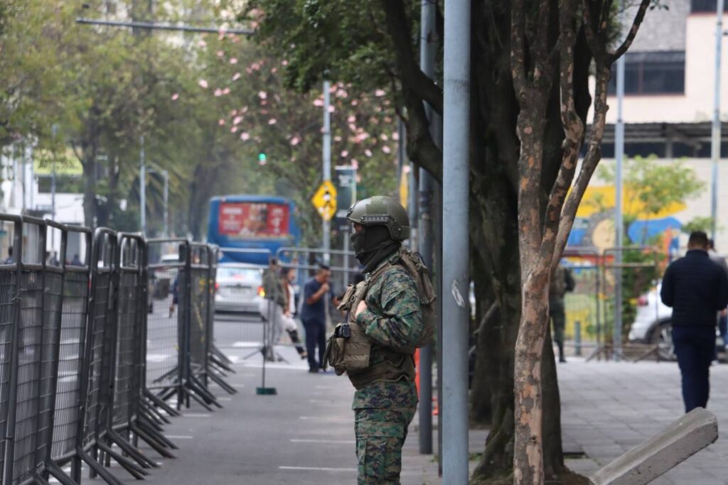 Tras la irrupción de un grupo armado durante un programa en vivo y en las prisiones de Ecuador, el presidente Daniel Noboa, declara conflicto armado interno