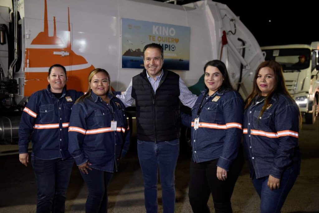 En el Día del Recolector de Basura, Astiazarán Gutiérrez reconoció a quienes se dedican a esta noble labor y compartió con ellos un desayuno