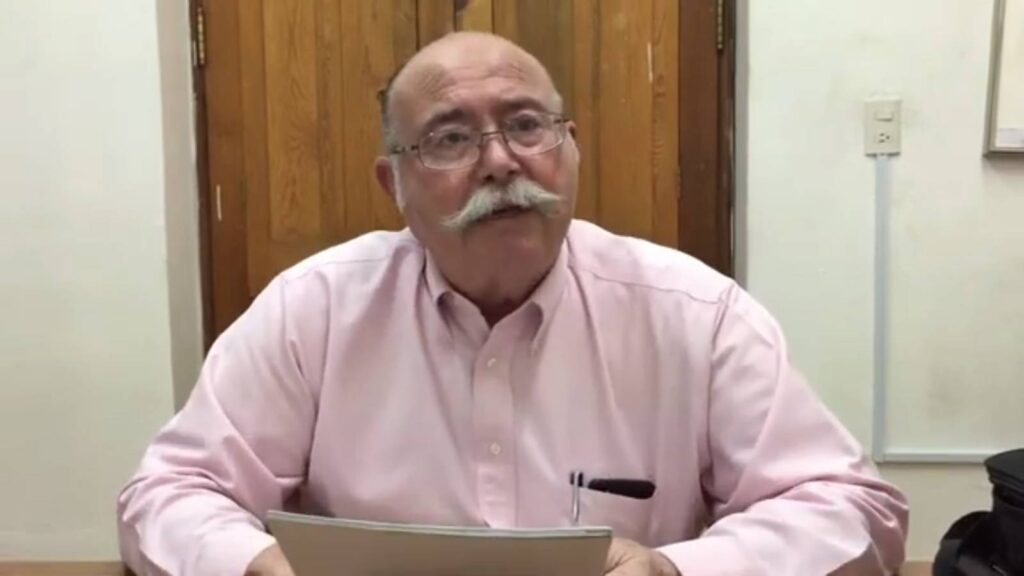 —"¿Y por qué no lo escribes tú?" Esa fue la respuesta inmediata que me dio Rómulo Félix cuando le señalaba a Huatabampo