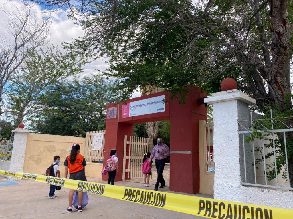 Primaria “Lamberto Hernández” ha estado dando de qué hablar, pues la directora de esta escuela, Carmen Valencia Badachi, sabrán que se “cuece aparte”