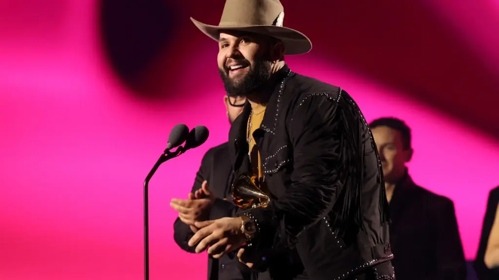HASTA ahora no ha habido nadie, que apruebe la “animosidad” del cantante hermosillense, tras presumir su borrachera y su gusto por la cocaína