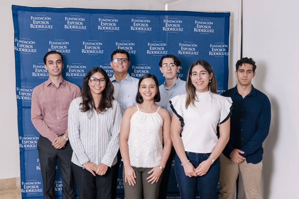 Oscar Angulo, Ana Sofía Salcido, Alejandro Bernal, Maryela Celaya, Jesús Enríquez, Jessica Encinas y César Orozco.