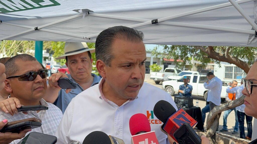 Alcalde Antonio Astiazarán revisa el proyecto con autoridades estatales.