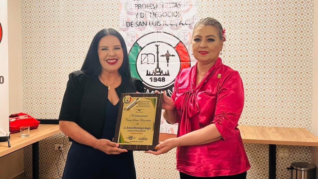 Nombran a Antonia Montenegro, presidenta de DIF socia honoraria de las mujeres profesionistas.