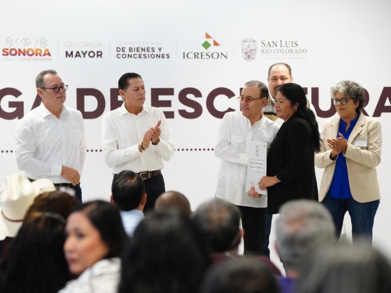 Brindan certeza jurídica a 200 familias sanluisinas.