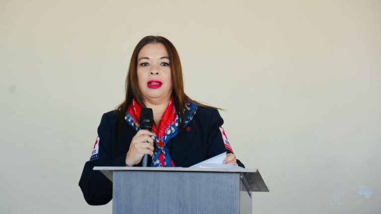 Flor Isela Fernández, presidenta del consejo local de Cruz Roja, invitó a la comunidad para apoyar la colecta anual.